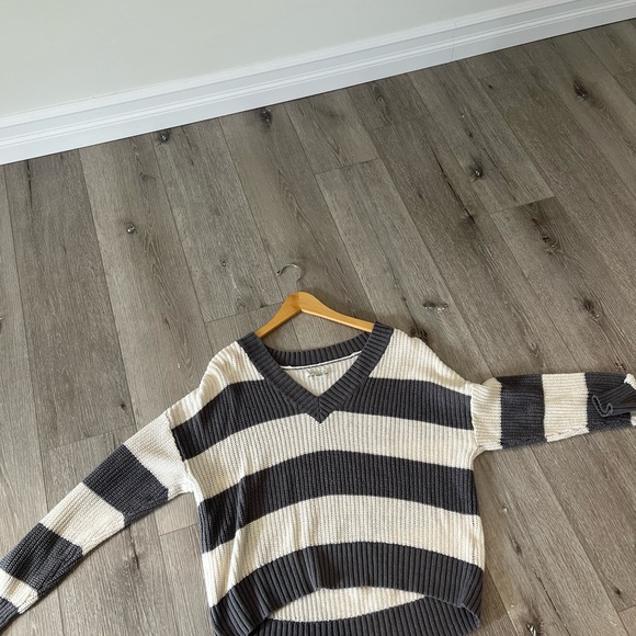 American Eagle Striped Top - Picture 3 of 3